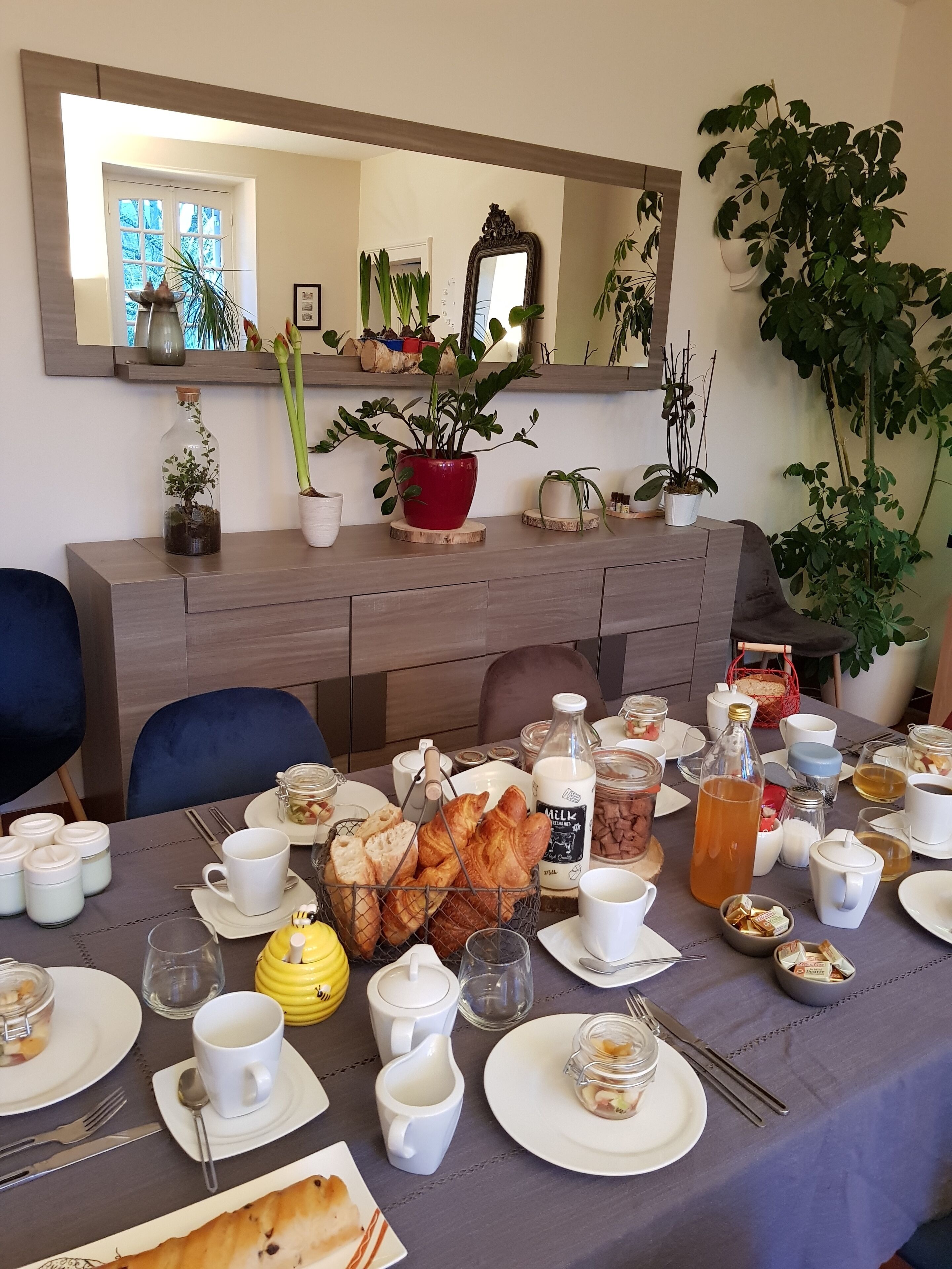 Colazione continentale, servita tutte le mattine (10 EUR a persona) 