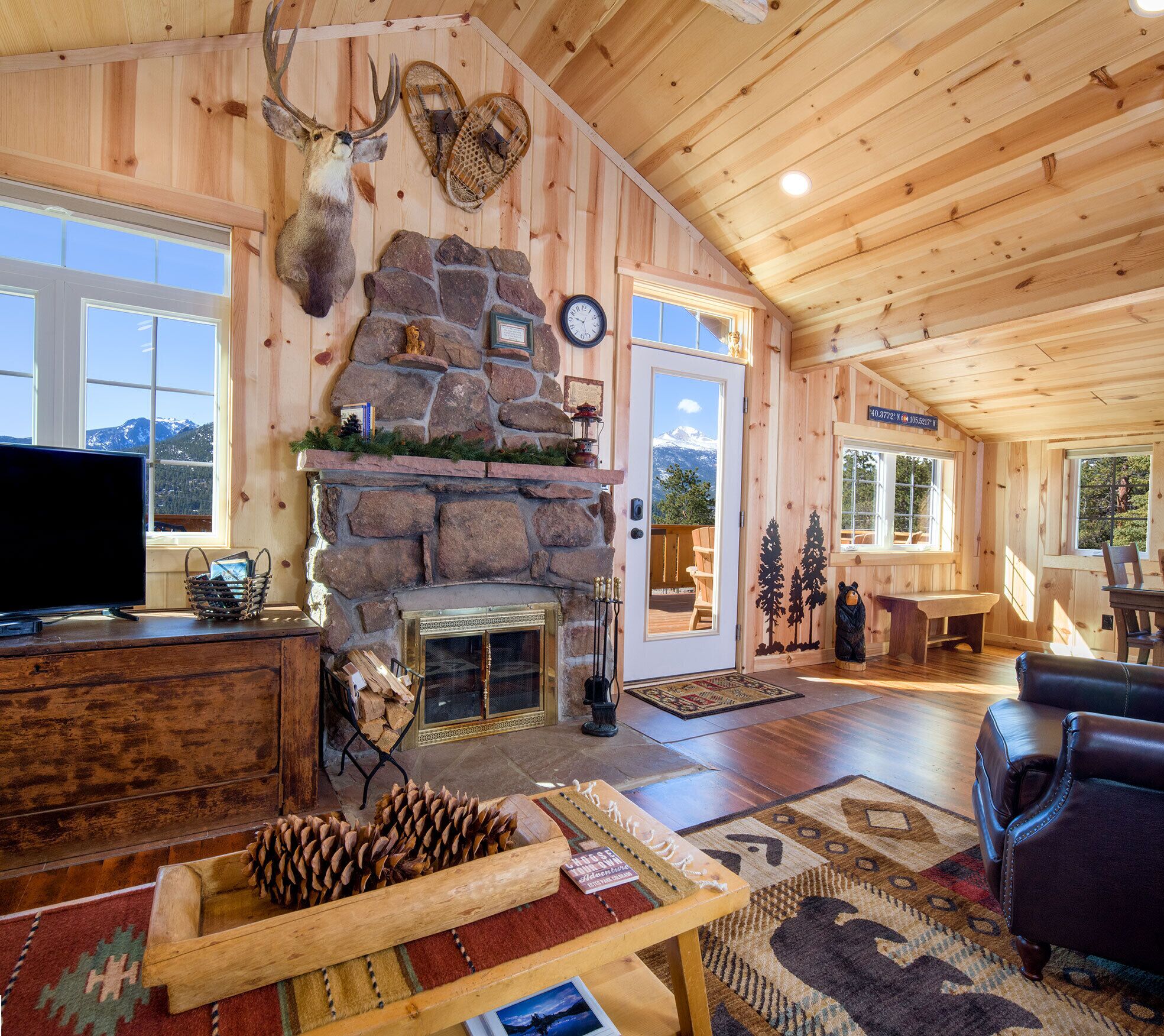 Vintage Estes Cabin with BIG Views & near Rocky Mountain National Park entrance