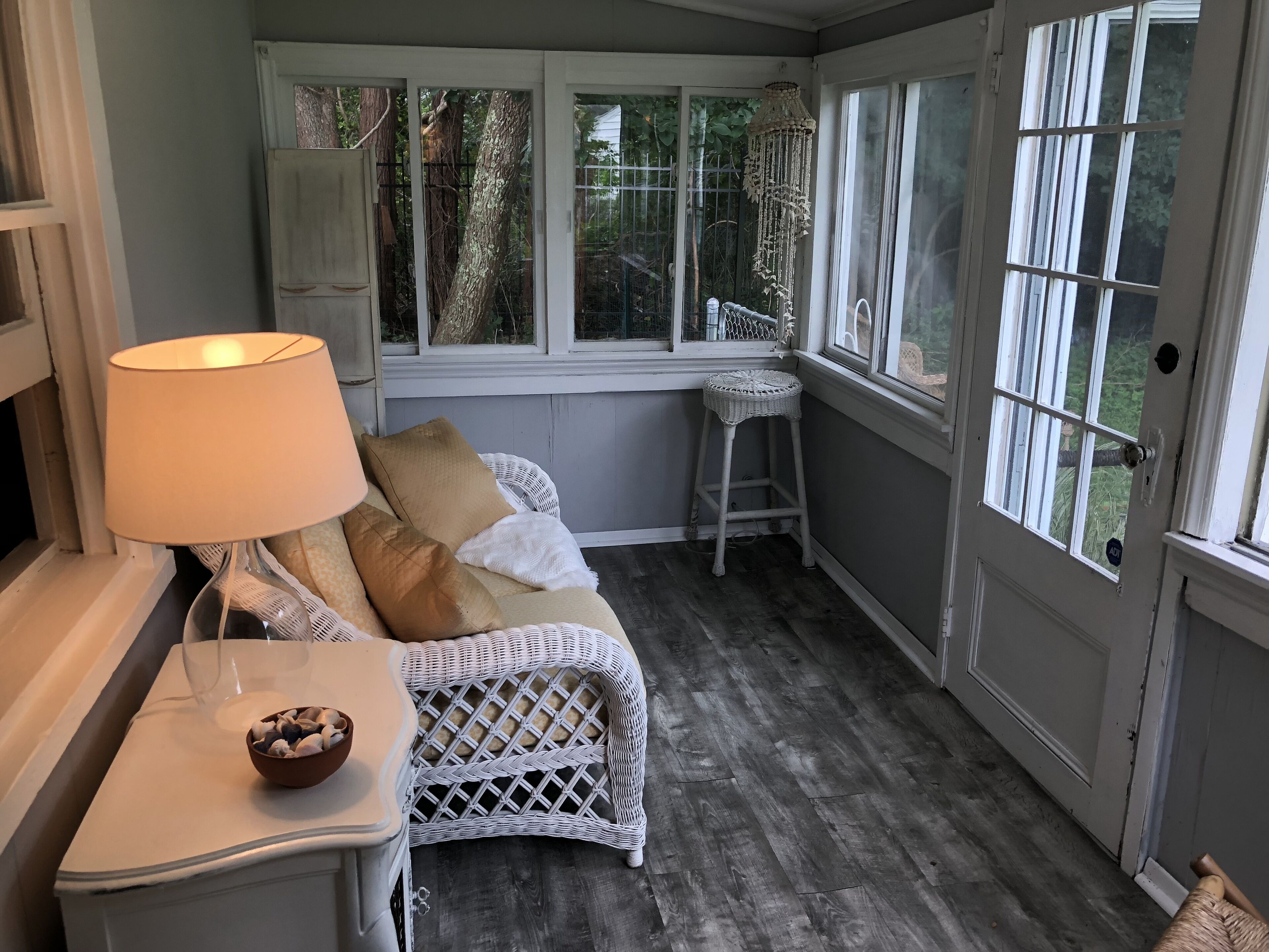 Private, Charming,  Cottage-Style Westhampton House. Near Town and Beaches! AC