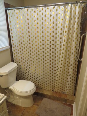 Bathroom shower - The King Suites (Atlanta)