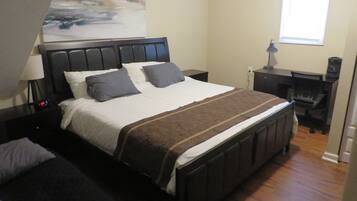 Premium Suite B (Entrance down driveway to back of house, turn right, up 3 wooden steps) | 1 kamar tidur, seprai katun Mesir, dan seprai premium