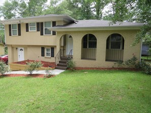 Front of property - The King Suites (Atlanta)