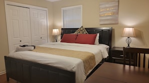 Deluxe Comfort Ste #3 (Through front door, up the stairs on left, straight ahead, large #3 on door) | Roupas de cama de algodão egípcio, roupas de cama premium