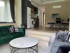 2 + 1 Premium | Living area | LCD TV