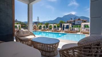 Desk, soundproofing, free WiFi, bed sheets