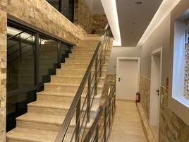 1 + 1 Premium Zemin | Desk, soundproofing, free WiFi, bed sheets