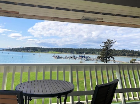 Iron/ironing board, free WiFi, bed sheets. Lopez Islander Resort