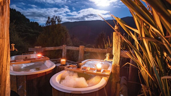Outdoor spa tub