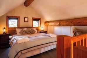 2 dormitorios, caja fuerte, tabla de planchar con plancha y ropa de cama