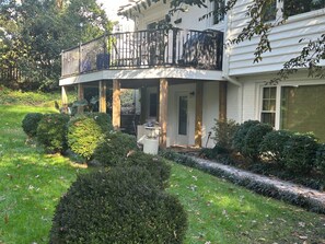 Exterior - Super Clean luxury flat near the James River in park-like setting. (Richmond)