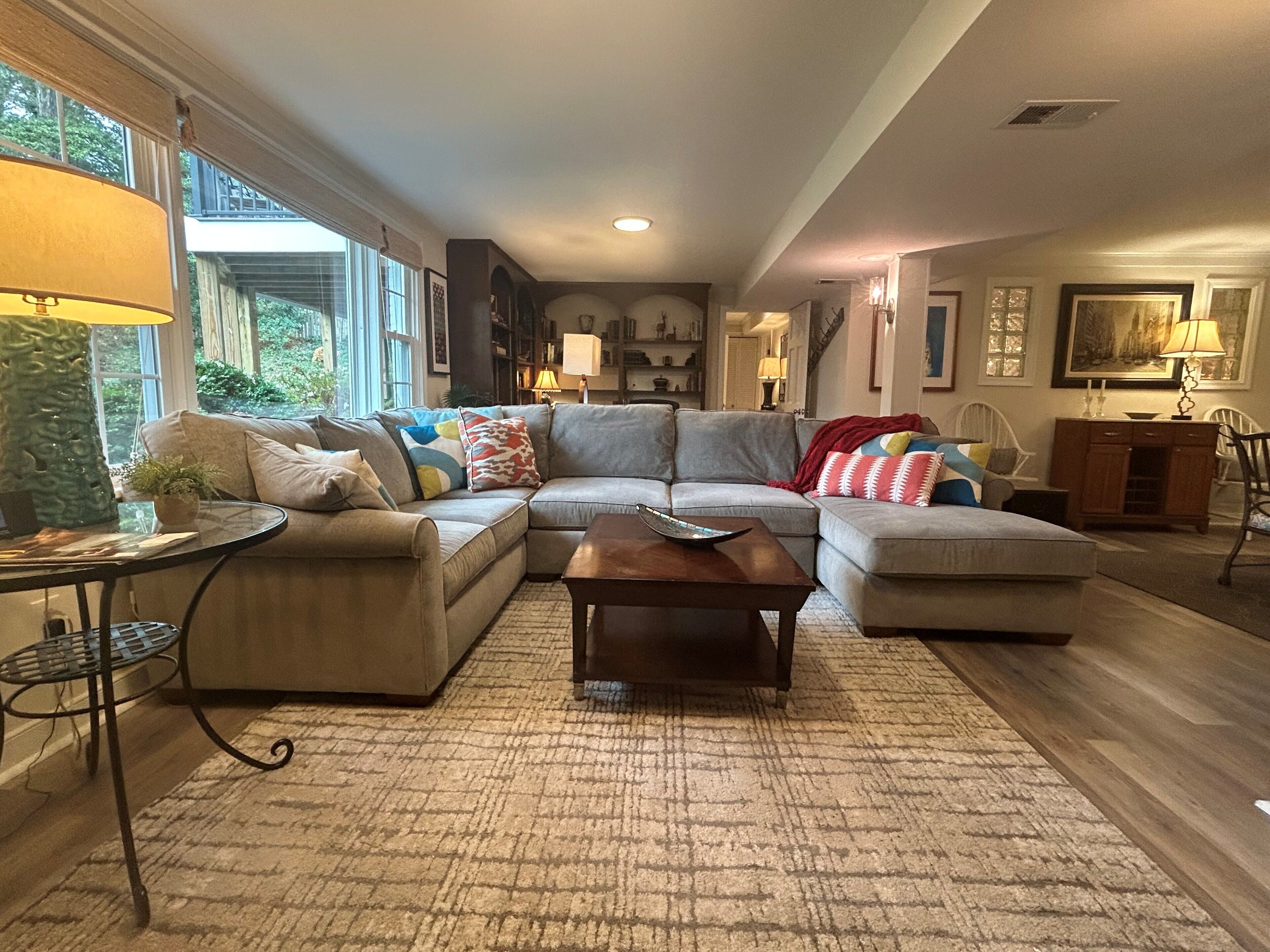 Smart TV, fireplace, books, offices