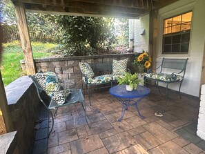 Terrace/patio - Super Clean luxury flat near the James River in park-like setting. (Richmond)