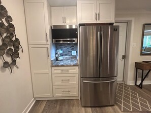 Fridge, microwave, oven, stovetop - Super Clean luxury flat near the James River in park-like setting. (Richmond)
