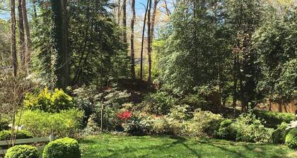 Super Clean luxury flat near the James River in park-like setting.