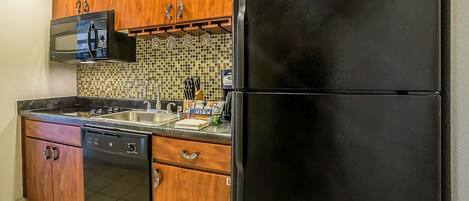 Fridge, microwave, stovetop, dishwasher