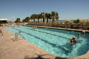 Sisäuima-allas, ulkouima-allas