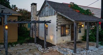 Loeffler-Weber Cabin w/personal hot tub and fireplace, on Main St.