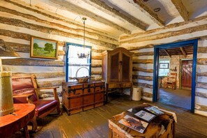 Interior - Loeffler-Weber Cabin w/personal hot tub and fireplace, on Main St. (Fredericksburg)