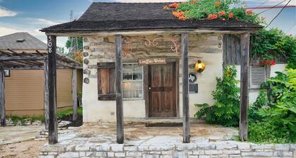 Loeffler-Weber Cabin w/personal hot tub and fireplace, on Main St.