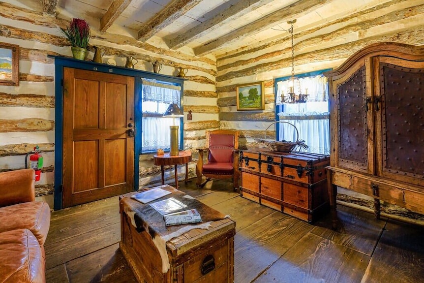 Loeffler-weber Cabin W/personal Hot Tub And Fireplace, On Main St. - Fredericksburg, TX