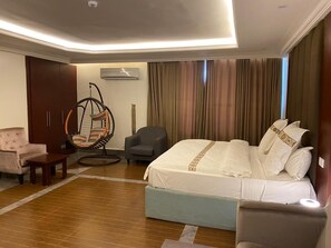 Premium-Doppelzimmer | Minibar, Schreibtisch, Verdunkelungsvorhänge, Zustellbetten