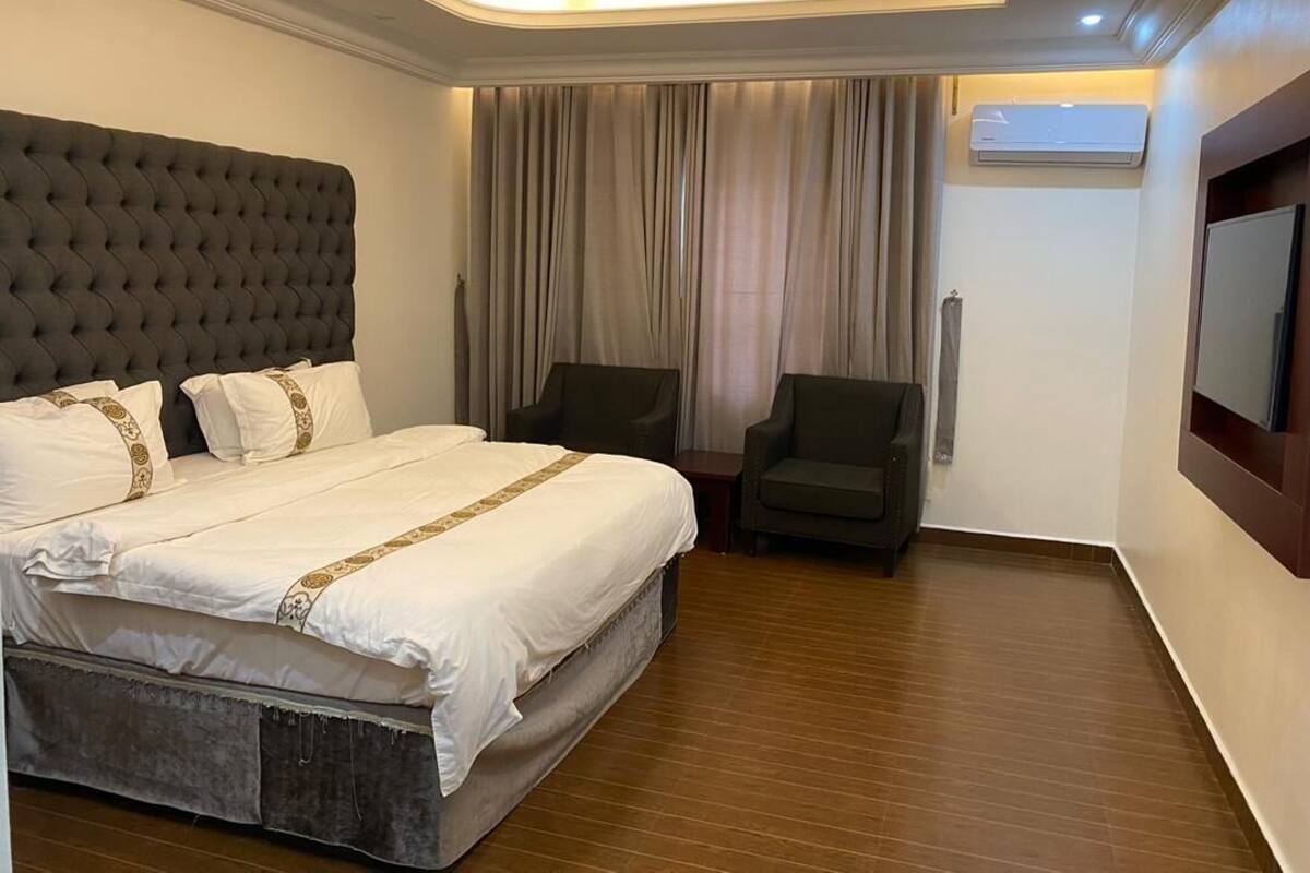 Executive-Doppelzimmer | Minibar, Schreibtisch, Verdunkelungsvorhänge, Zustellbetten