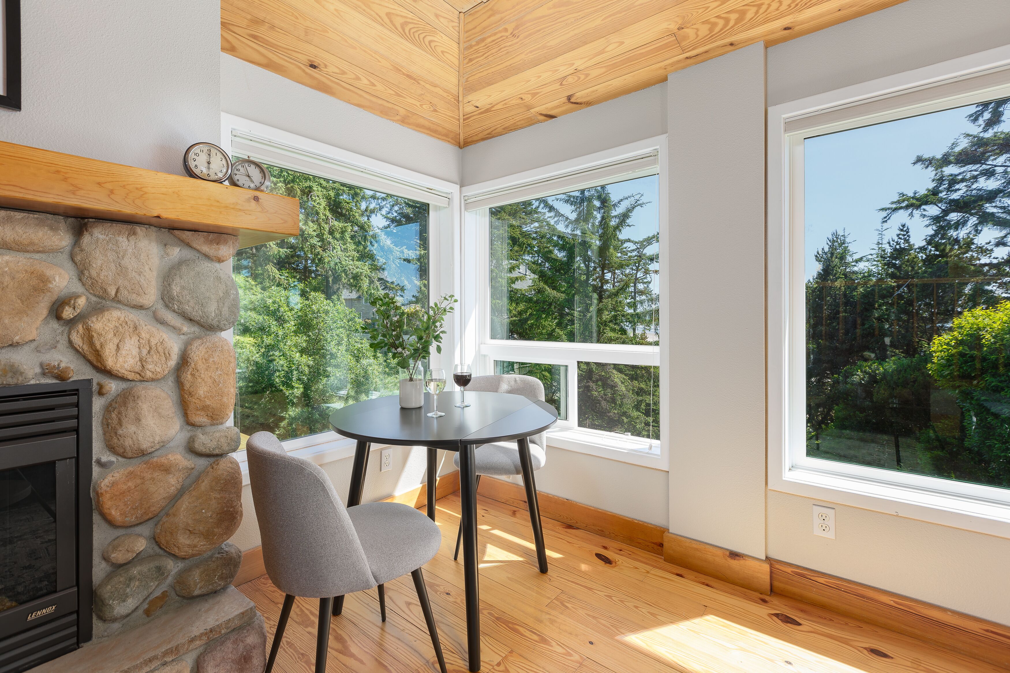 Deluxe Studio Suite | In-room dining