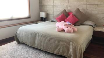 Premier Room, 1 King Bed, Kitchen, Mountain View | Blackout drapes, iron/ironing board, free WiFi