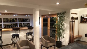 A bar area with chairs, a potted plant, and a billiards table. - Totalkey (Atizapan de Zaragoza)