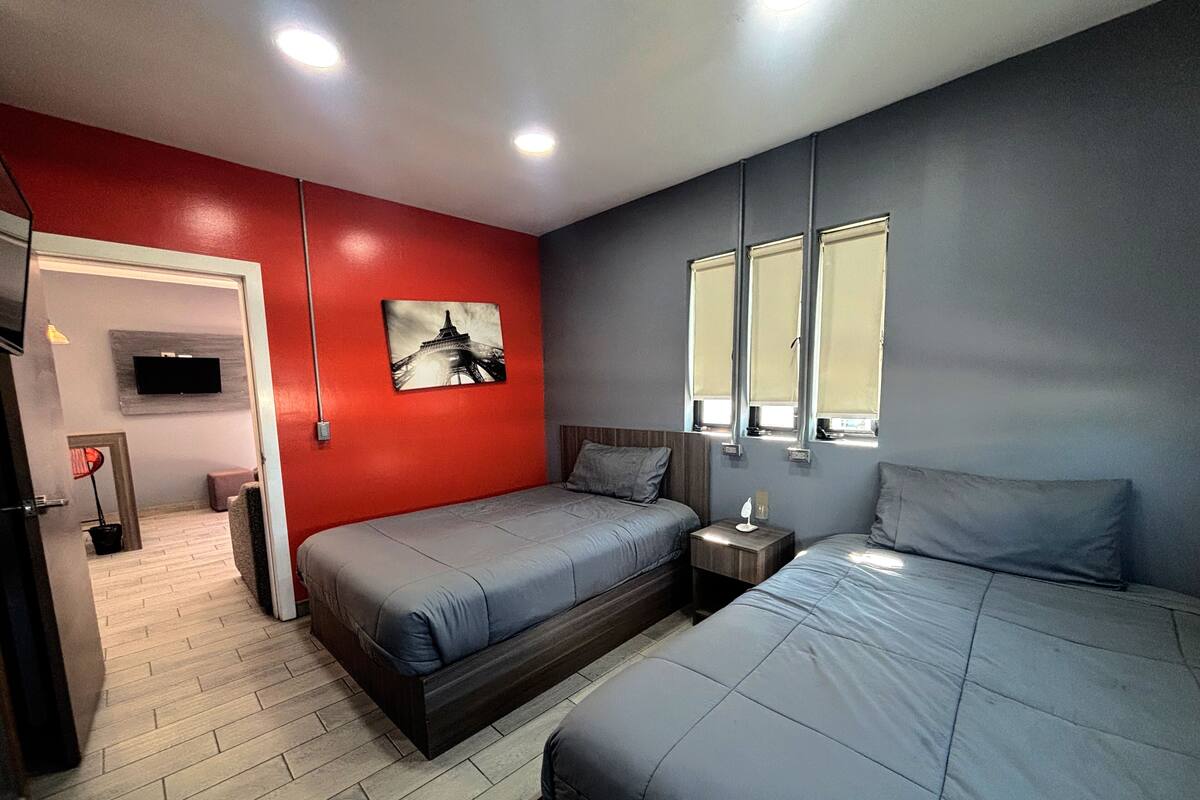 Nice & Cozy 1B TJ Border Suites 08 | 熨斗/熨衫板、免費 Wi-Fi、床單