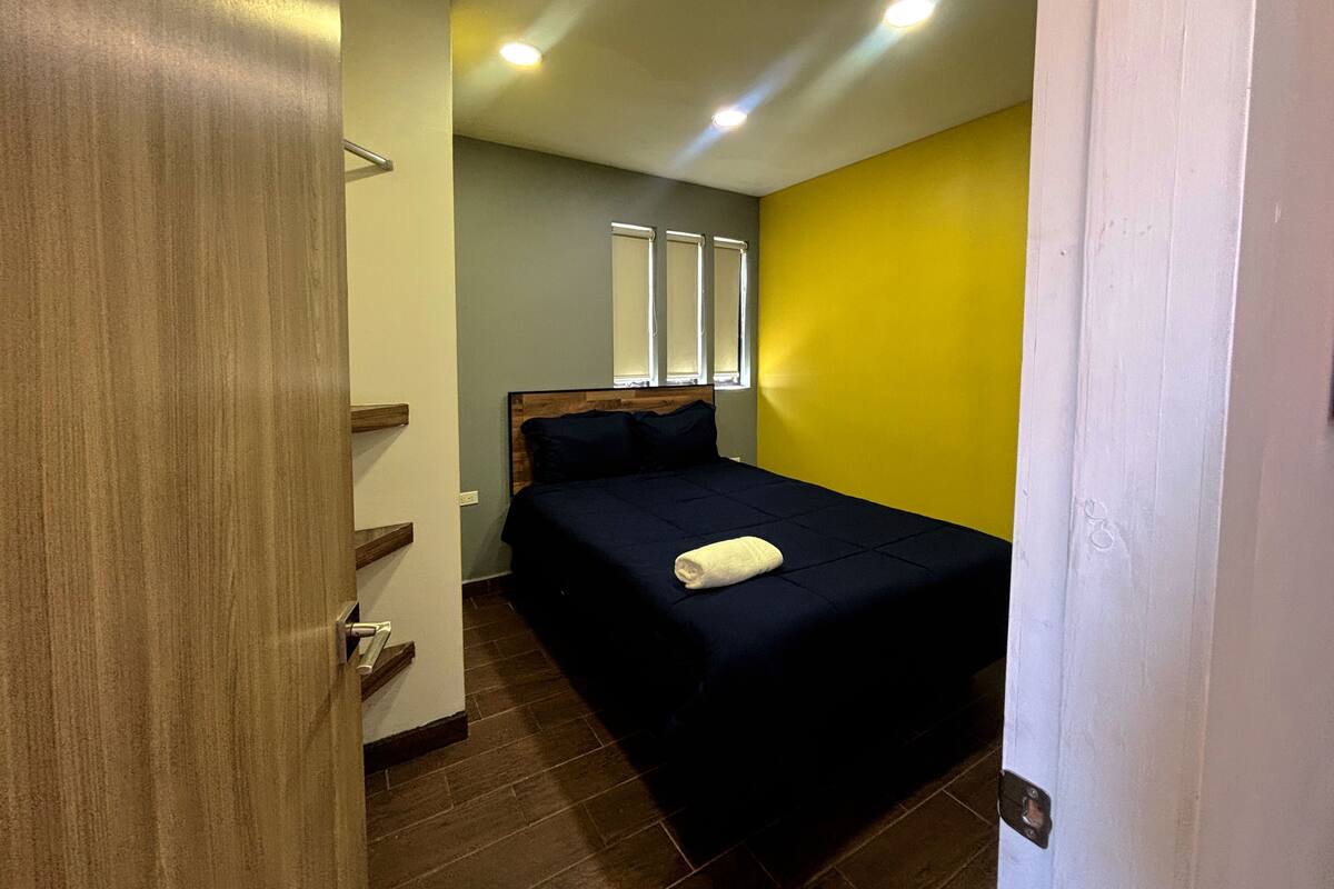 Floor 2BR/1BA TJ Border Suites 03 | 熨斗/熨衫板、免費 Wi-Fi、床單