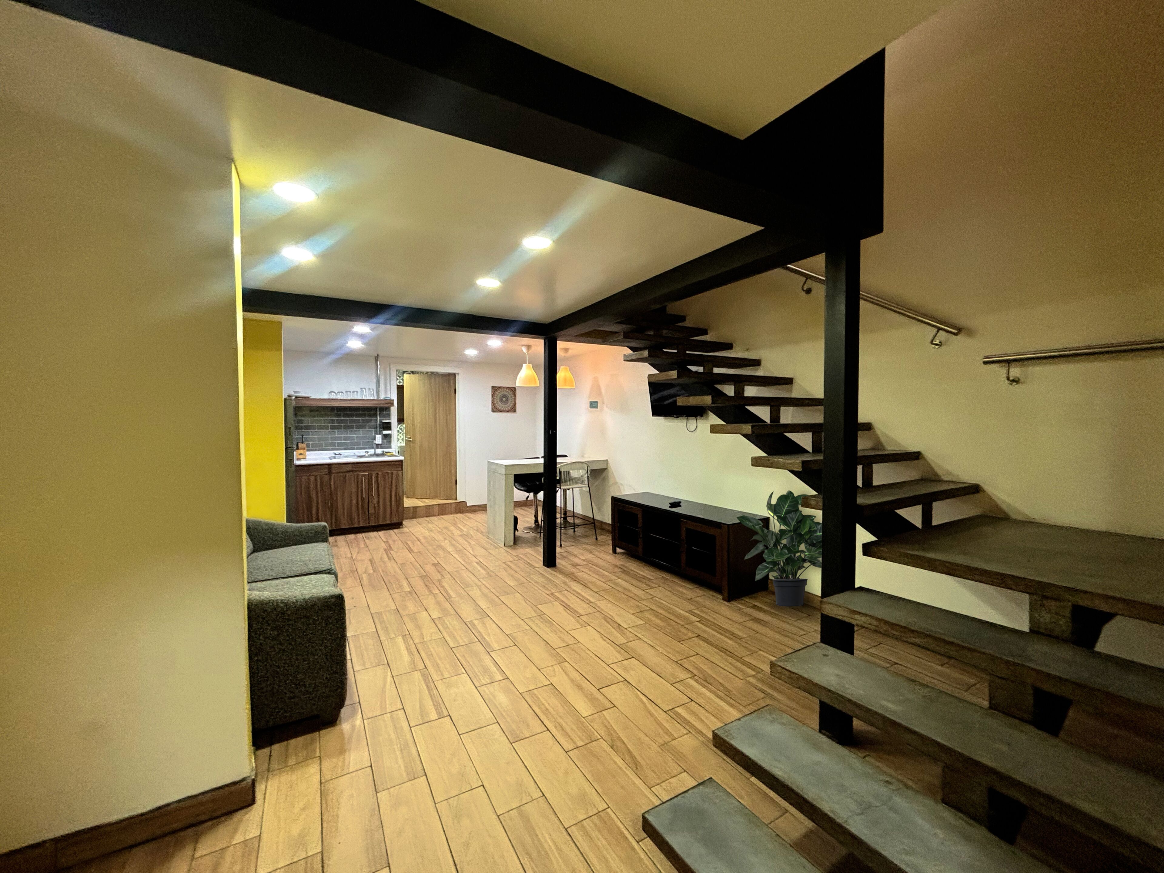 Tabla de planchar con plancha, wifi gratis y ropa de cama 