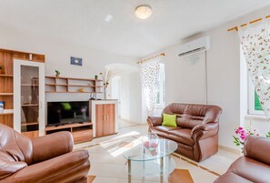 Flat-screen TV - Apartment Magdalena - Three Bedroom Apartment (Nerezisca)