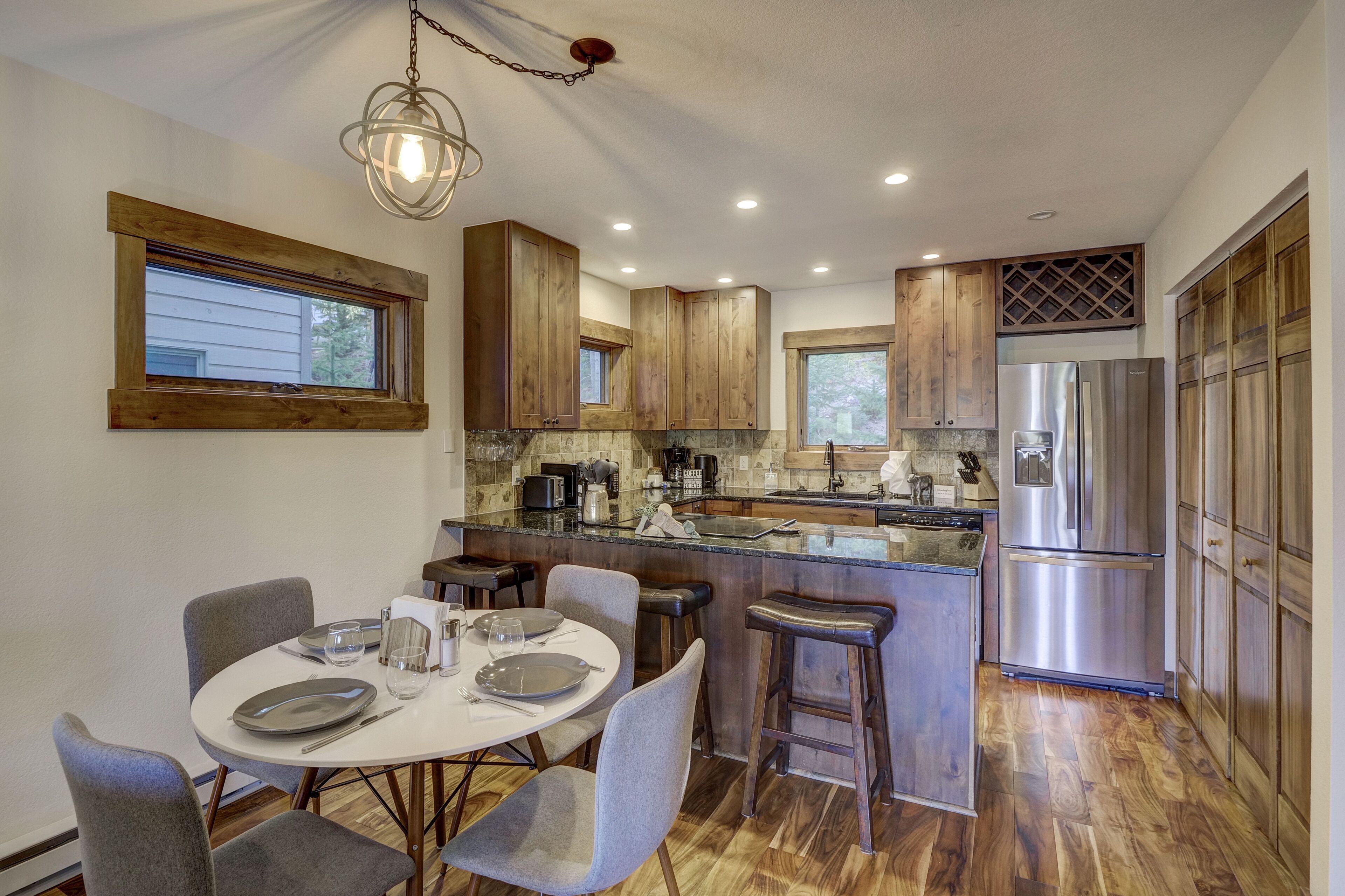 Cozy Breck Condo w Mountain Views and at the Bus Stop