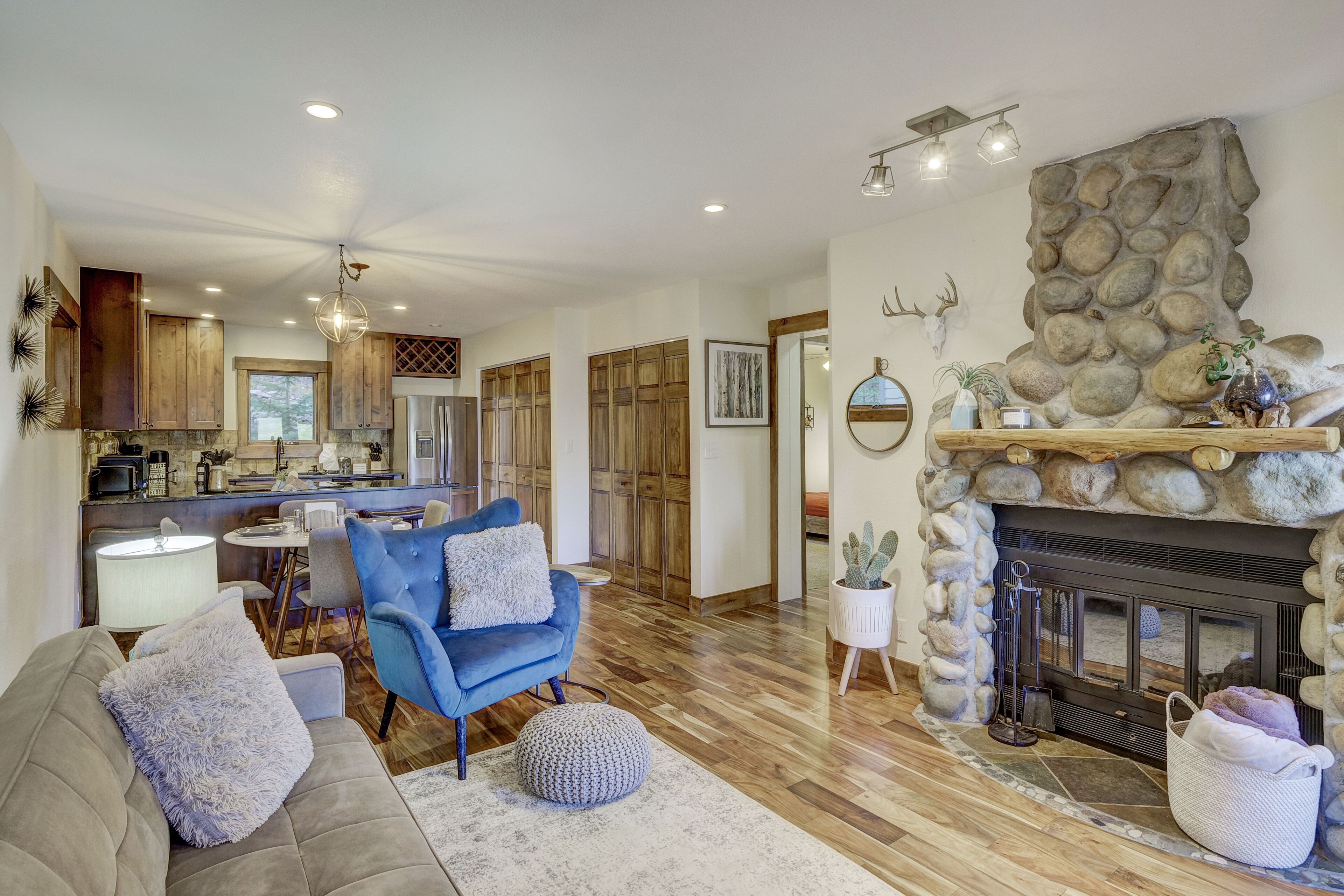 Cozy Breck Condo w Mountain Views and at the Bus Stop