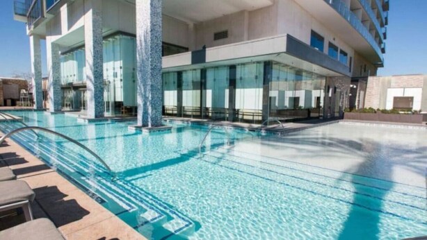 A modern hotel with a large outdoor swimming pool, clear blue water, and a contemporary architectural design. - Strip View! Luxurious Studio at Palms Place - 10 (Las Vegas)
