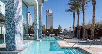 Strip View! Luxurious Studio at Palms Place - 10