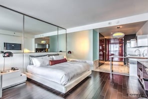 1 bedroom, desk, iron/ironing board, WiFi