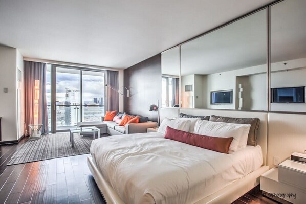 1 slaapkamer, een strijkplank/strijkijzer, wifi, beddengoed