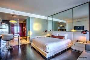 Desk, iron/ironing board, WiFi, bed sheets