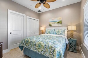 2 soverom, strykejern/-brett, reiseseng for barn og wi-fi (inkludert)