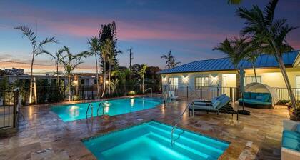Bermuda Bungalows #2 🌴🏄♀️Quick Walk to Public Beach 🏊🩴Pool/Spa On-Site 🏖️🌅Downtown Singer Island 🌊😎Walk to Restuarants, Bars, Shops 🐬🌞Free On-Site Parking!