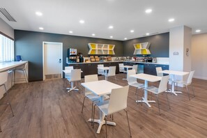 Desayuno completo gratuito y diario