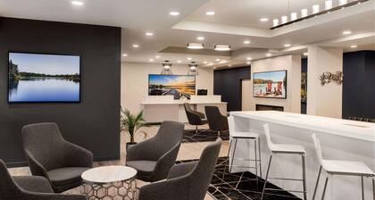 Microtel Inn & Suites by Wyndham Aurora