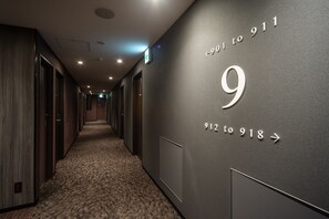 Hallway - HIYORI HOTEL OSAKA SHINSEKAI (Osaka)