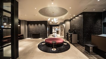 Coin salon dans le hall