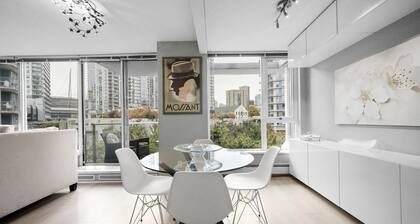 Designer 3 bed Luxurious finishings! Sleeps 8. Communal Hot tub pool dry sauna