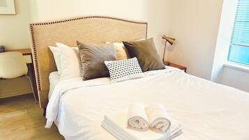 3 habitaciones, tabla de planchar con plancha, wifi y ropa de cama