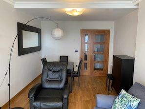 Een televisie en een dvd-speler