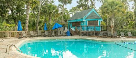 Indoor pool, 2 outdoor pools